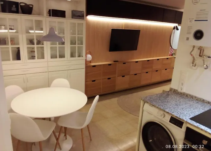 2 Bedroom Large Modern Apartment In Blanes Old Town 50M From The Beach!