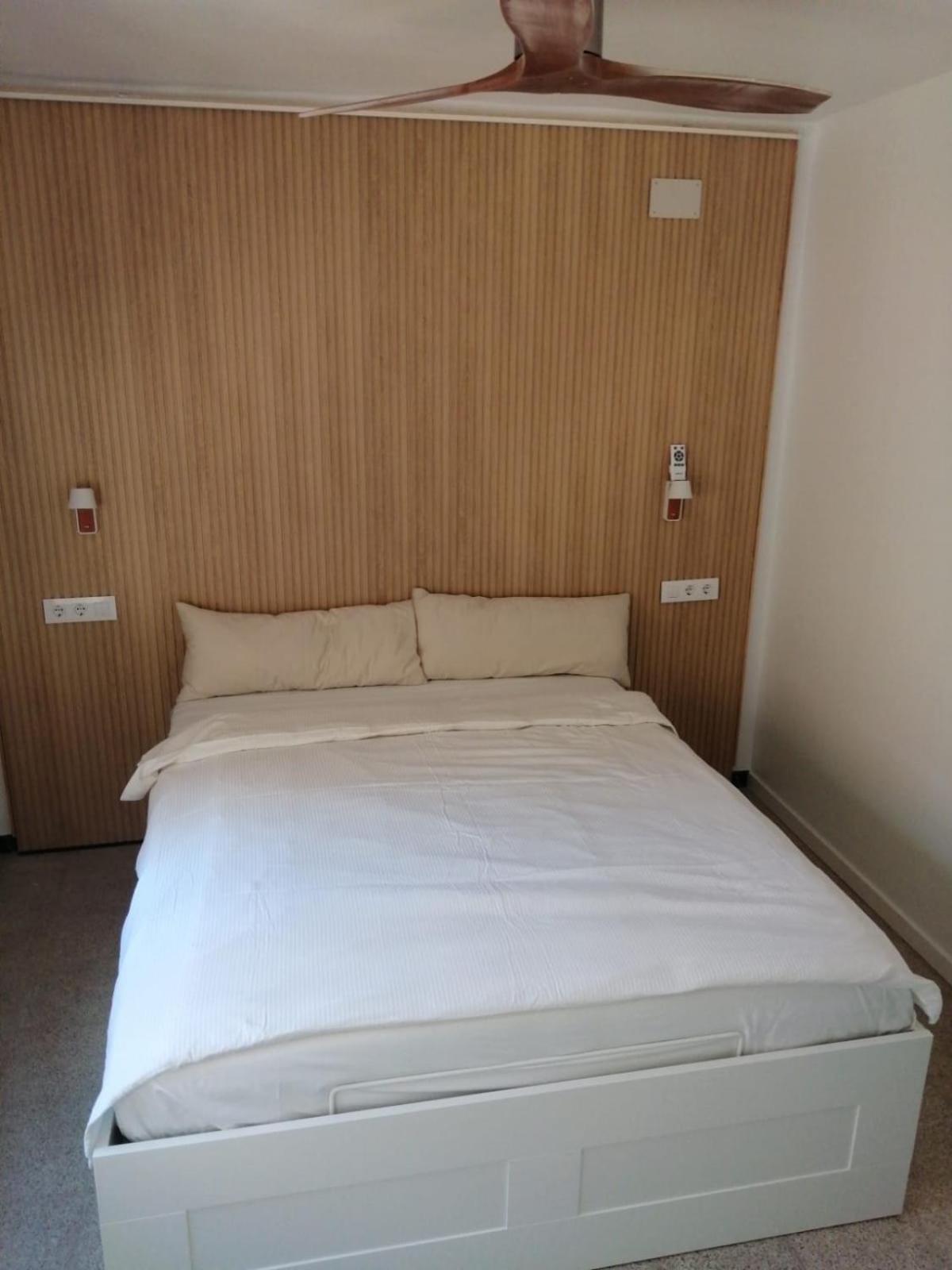2 Bedroom Large Modern In Old Town 50m From The Beach! Apartment