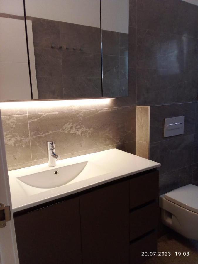 Apartment 2 Bedroom Large Modern In Old Town 50m From The Beach! *