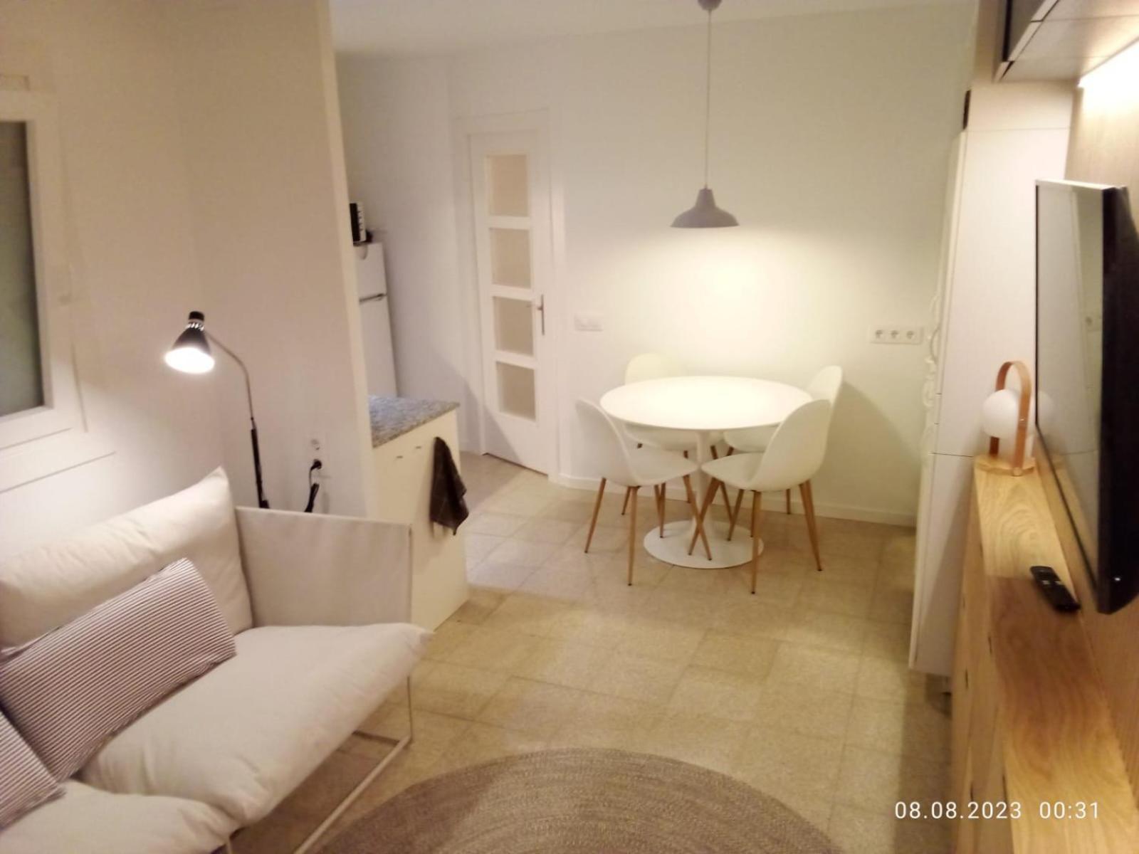 Apartment 2 Bedroom Large Modern In Old Town 50m From The Beach!